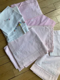 Lot de draps lit de bébé brodés