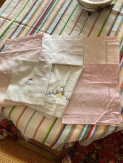 Lot de draps lit de bébé brodés