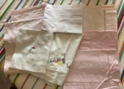 Lot de draps lit de bébé brodés