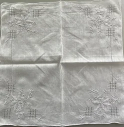 Lot de 2 mouchoirs ou serviettes thé Brodés anciens