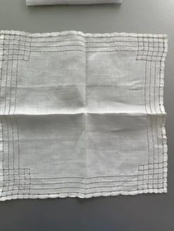 Lot de 2 mouchoirs ou serviettes thé Brodés anciens