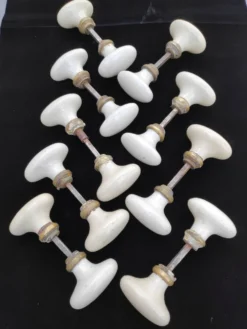 Lot de 18 poignées porcelaine (B-0049-1)