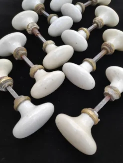 Lot de 18 poignées porcelaine (B-0049-1)