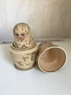 Lot de poupées en bois