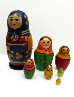 Lot de 7 poupées russes
