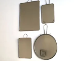 Lot de quatre miroirs de barbier rectangulaires et rond, années 50