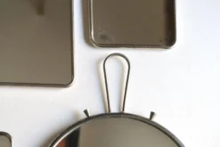 Lot de quatre miroirs de barbier rectangulaires et rond, années 50