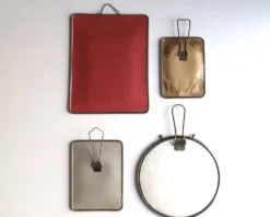 Lot de quatre miroirs de barbier rectangulaires et rond, années 50