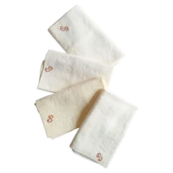 Lot de 4 serviettes anciennes brodées et teintes à la main