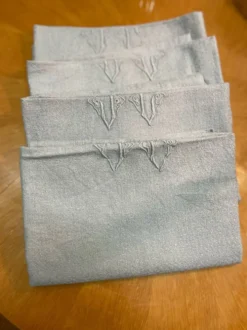 Lot de 4 serviettes anciennes grises monogrammes