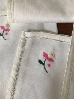 Lot de serviettes de table brodées