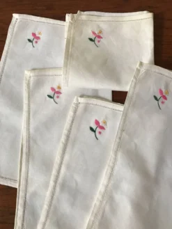 Lot de serviettes de table brodées