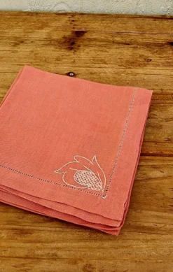 Lot de 4 serviettes de table roses brodées