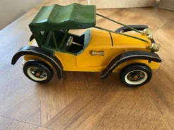 Lot de 4 voitures anciennes en bois