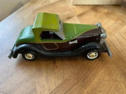 Lot de 4 voitures anciennes en bois