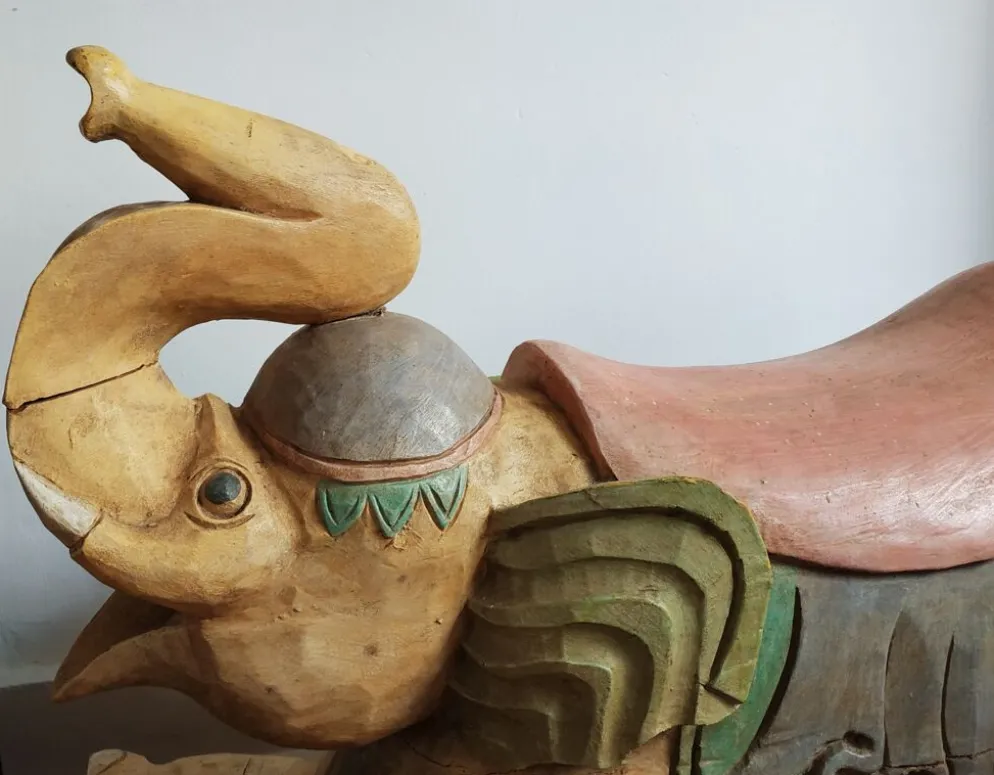 Éléphant à bascule, travail indien, 65 x 67 cm