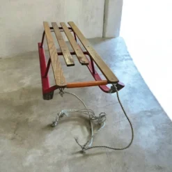 Luge Traîneau vintage en bois et métal – esprit montagne
