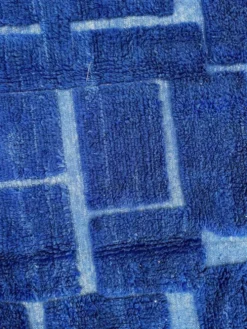 Majorelle Grid – Tapis marocain en laine – Bleu profond, design géométrique