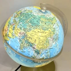 Mappemonde, globe terrestre lumineux ancien vintage