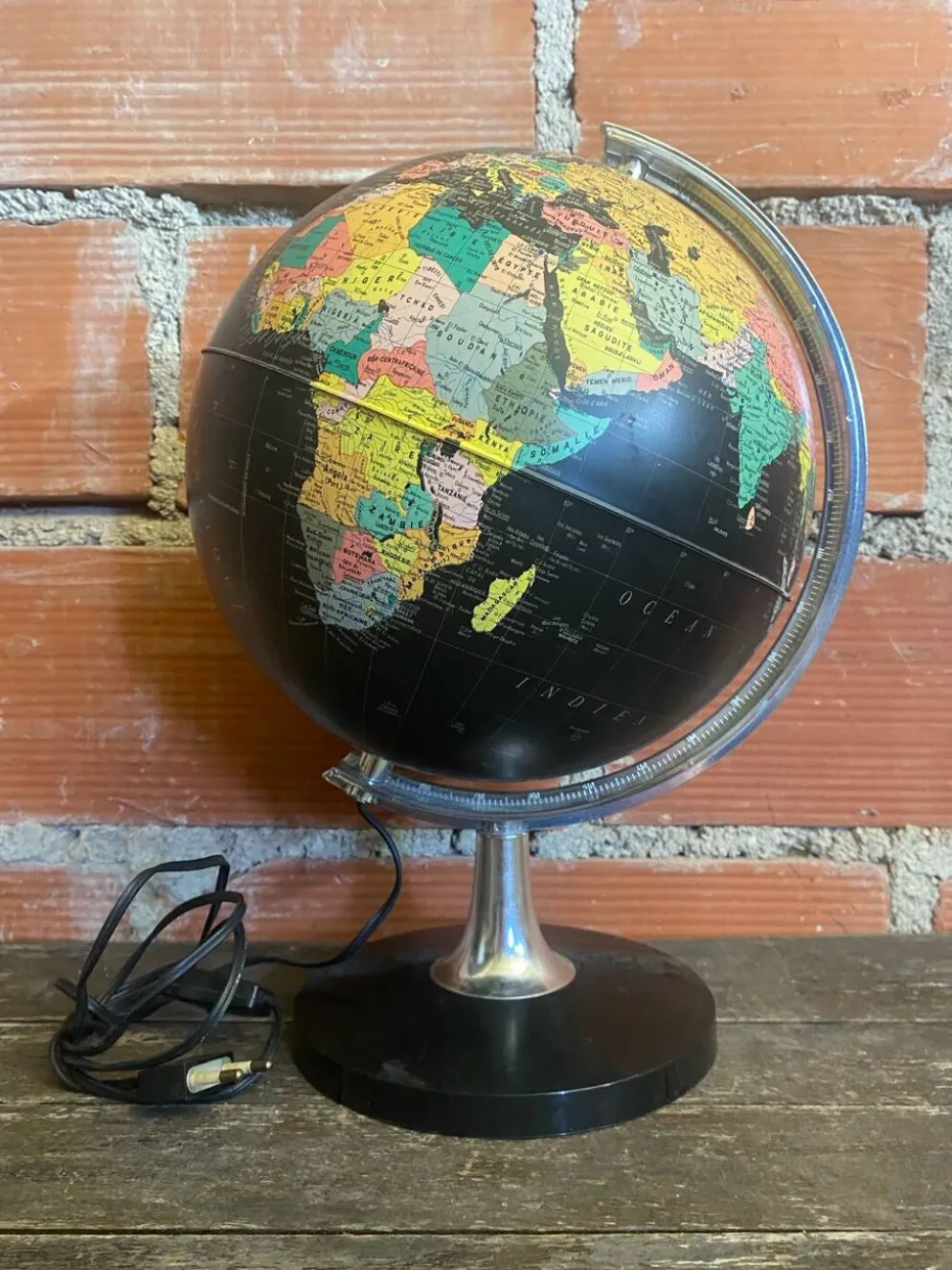 Mappemonde Globe Terrestre Planète Terre Fond Noir + Pied Tulipe Italy