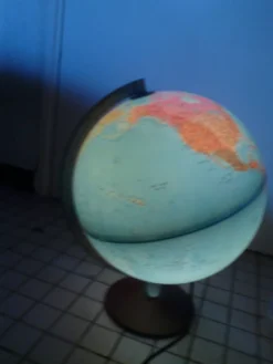 mappemonde lumineuse base en bois Teccnodidattica
