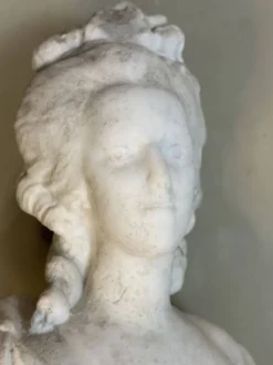 Marie-Antoinette, buste en marbre de Carrare