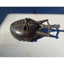Masque africain bronze