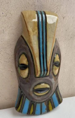 Masque africain en céramique