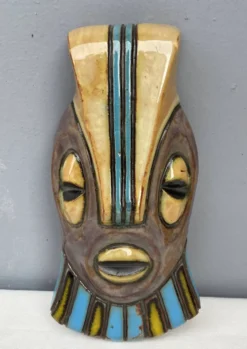 Masque africain en céramique