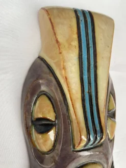 Masque africain en céramique
