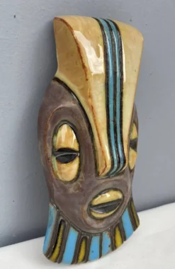 Masque africain en céramique