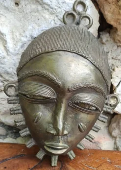 Masque africain tribal ashanti en laiton