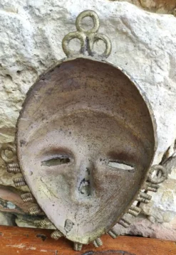 Masque africain tribal ashanti en laiton