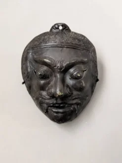 Masque ancien indonésien bronze antique décoration ethnique tribal théâtre