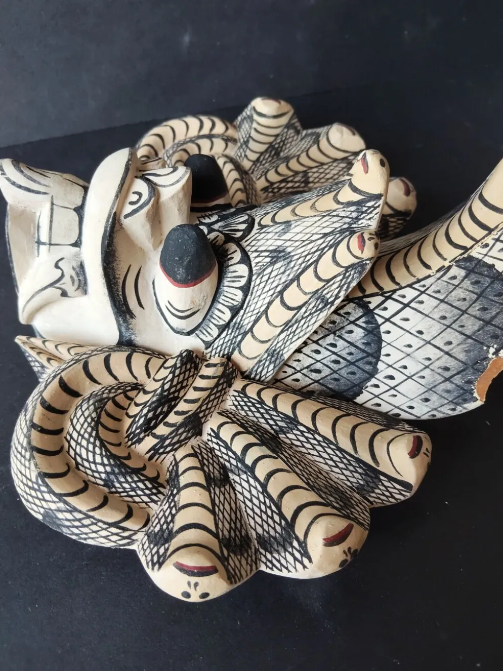 Masque balinais ancien en bois sculpté – Naga protecteur – Sculpture a