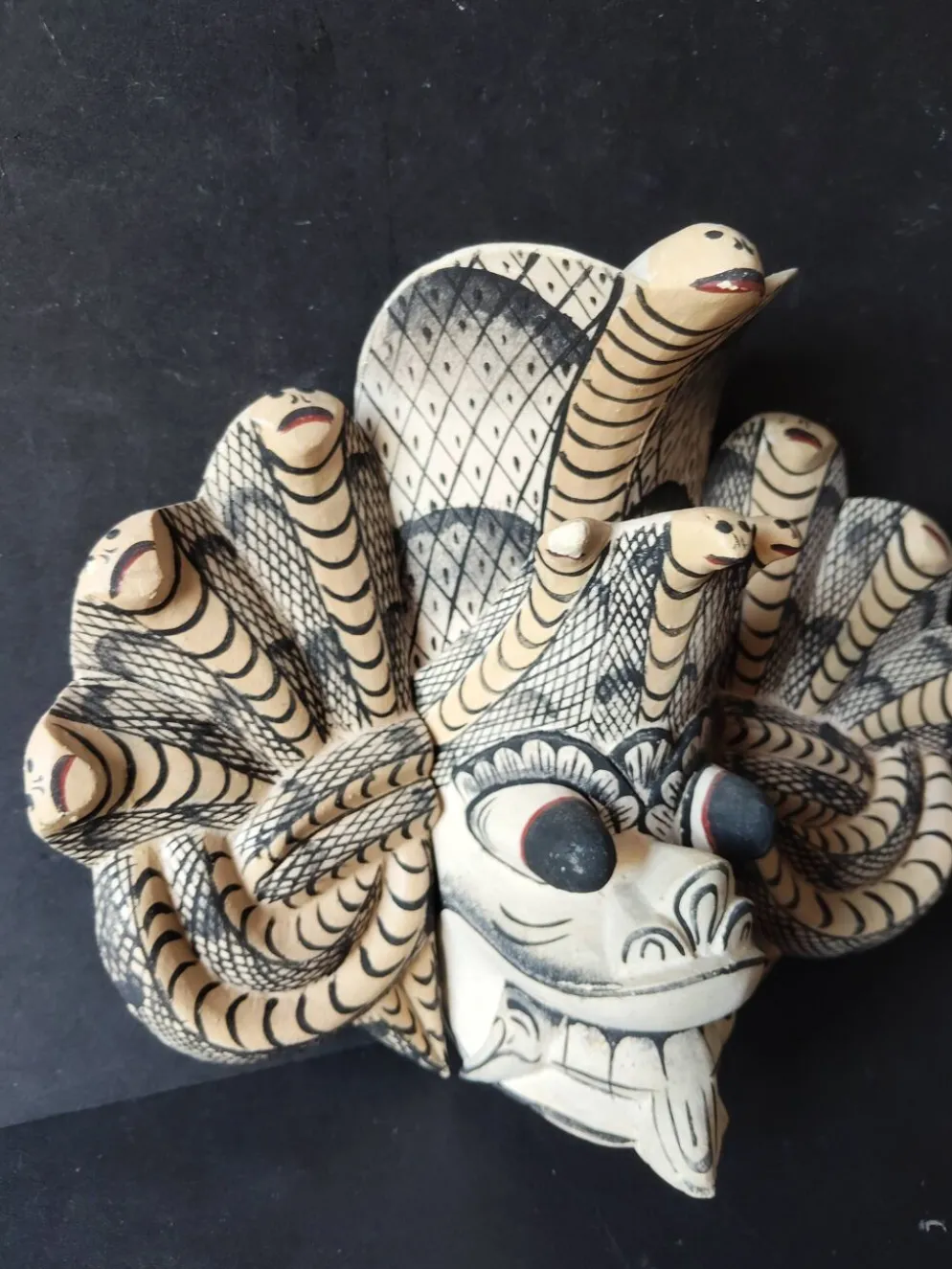 Masque balinais ancien en bois sculpté – Naga protecteur – Sculpture a