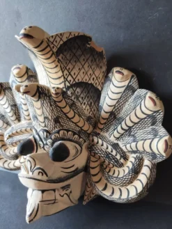 Masque balinais ancien en bois sculpté – Naga protecteur – Sculpture a