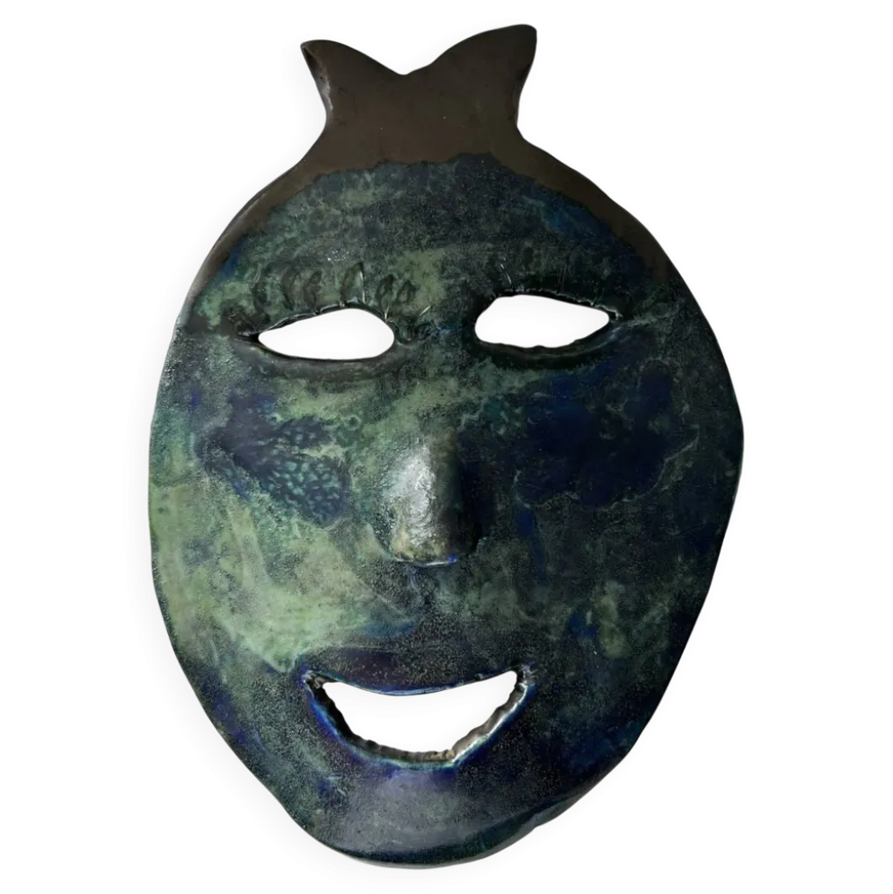 Masque brutaliste signé