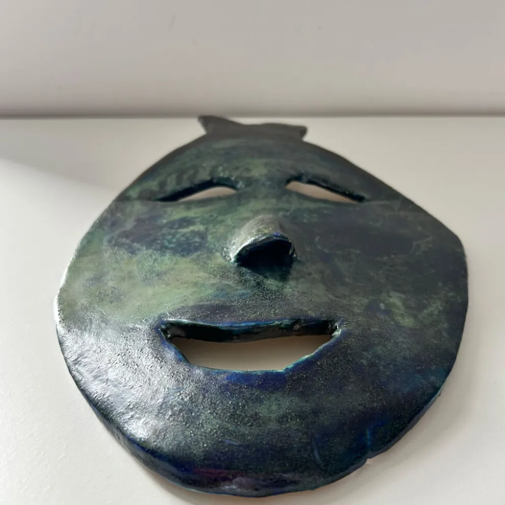 Masque brutaliste signé