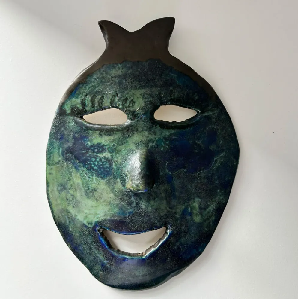 Masque brutaliste signé