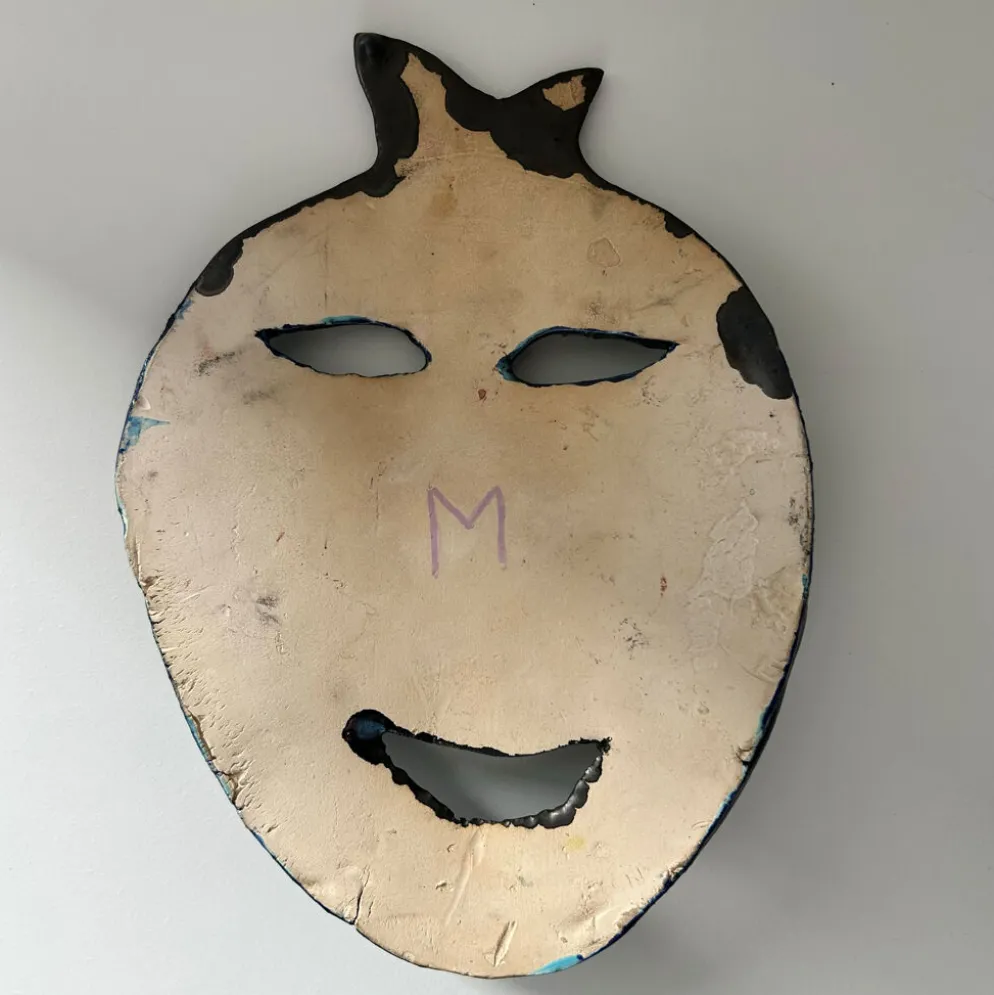 Masque brutaliste signé
