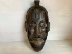 Masque en bois africain