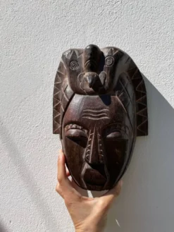 Masque en bois minimaliste oiseau