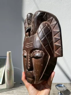 Masque en bois minimaliste oiseau