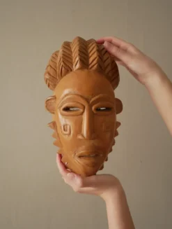 Masque en bois sculpté art africain décoration ethnique tribal