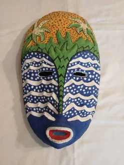Masque ethnique en bois
