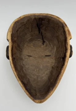 Masque Fang du Gabon – Art africain tribal ancestral, kaolin blanc rituel