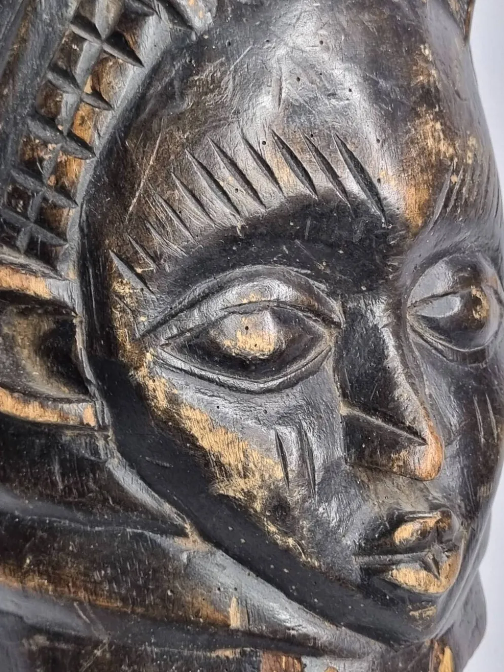 Masque-Heaume Guro Décoratif en Bois Sculpté – Côte d'Ivoire, 35 cm