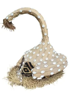 Masque-heaume éléphant Kuba Mukyeem / Mukenga – Congo – Cauris & raphia