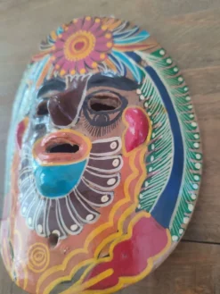 Masque mexicain peint à la main